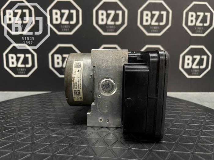 Usagé Bloc ABS Opel Corsa F (UB/UH/UP) 1.2 Turbo 12V 100 Prix € 250,00 Règlement à la marge proposé par BZJ b.v.