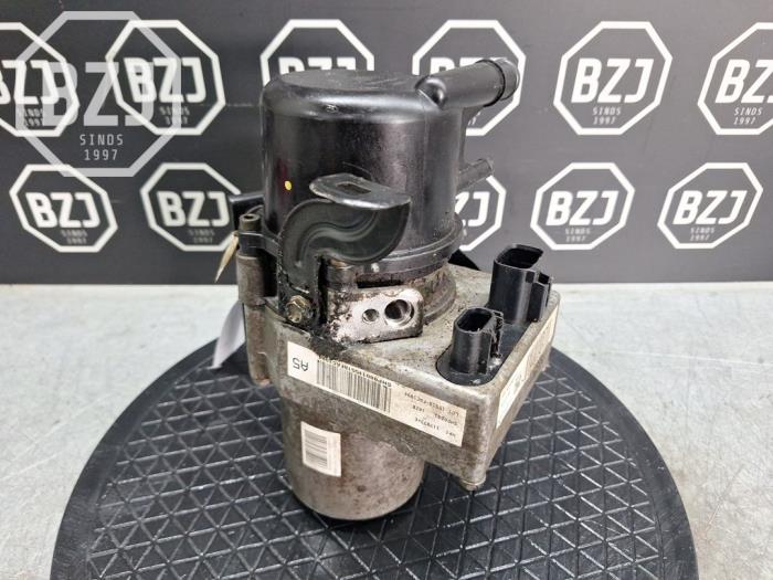 Usagé Pompe direction assistée Jeep Grand Cherokee (WK/WK2) 3.0 CRD V6 24V Prix € 423,50 Prix TTC proposé par BZJ b.v.