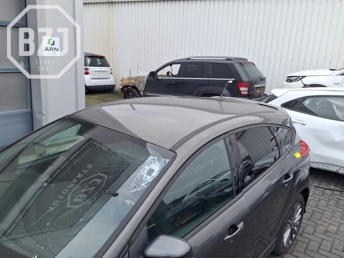 Używane Dach Ford Focus 3 1.0 Ti-VCT EcoBoost 12V 140 Cena na żądanie oferowane przez BZJ b.v.