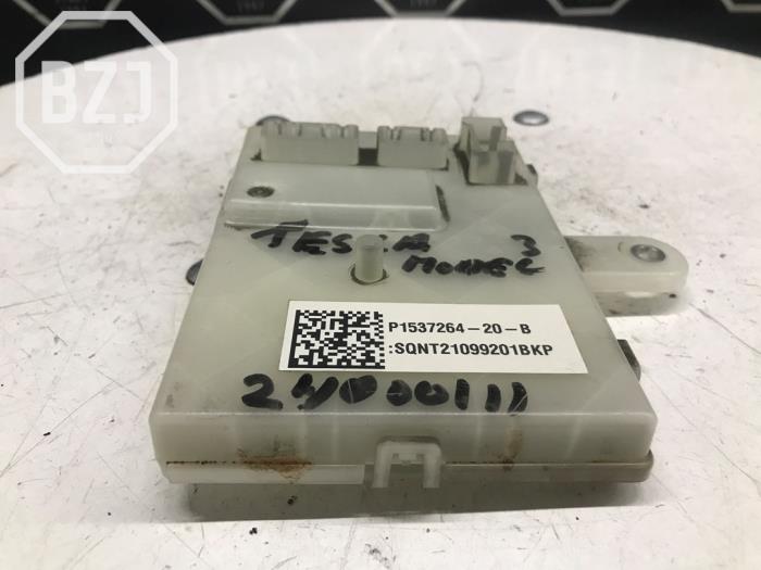 Usados Módulo USB Tesla Model 3 Standard RWD Plus, Long Range RWD Precio de solicitud ofrecido por BZJ b.v.