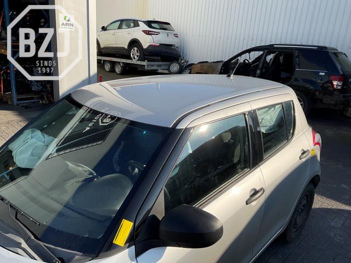 Używane Dach Suzuki Swift (ZA/ZC/ZD) 1.2 16_ Cena na żądanie oferowane przez BZJ b.v.