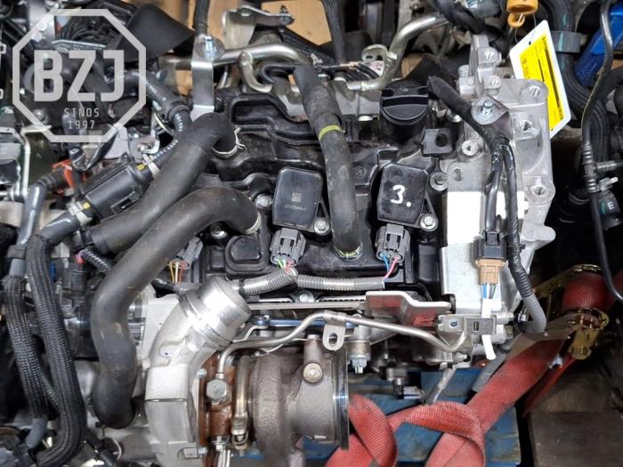 Motor van een Nissan Qashqai (J12) 1.5 VC-T e-Power 16V 2024