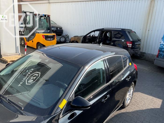 Używane Dach Ford Focus 4 1.5 EcoBlue 120 Cena na żądanie oferowane przez BZJ b.v.