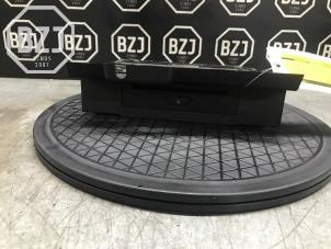 Używane Zmieniarka CD (rózne) Ford Fiesta 7 1.0 EcoBoost 12V 100 Cena € 30,00 Procedura marży oferowane przez BZJ b.v.