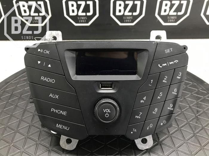 Używane Radio Ford Transit Courier 1.5 TDCi 75 Cena € 102,85 Z VAT oferowane przez BZJ b.v.