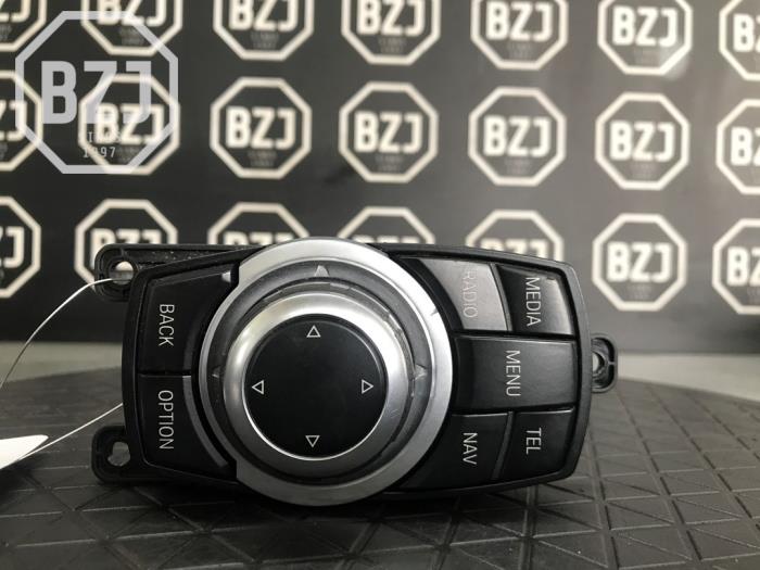 Usagé Panneau de commandes navigation BMW 1 serie (F20) 116i 1.6 16V Prix € 100,00 Règlement à la marge proposé par BZJ b.v.