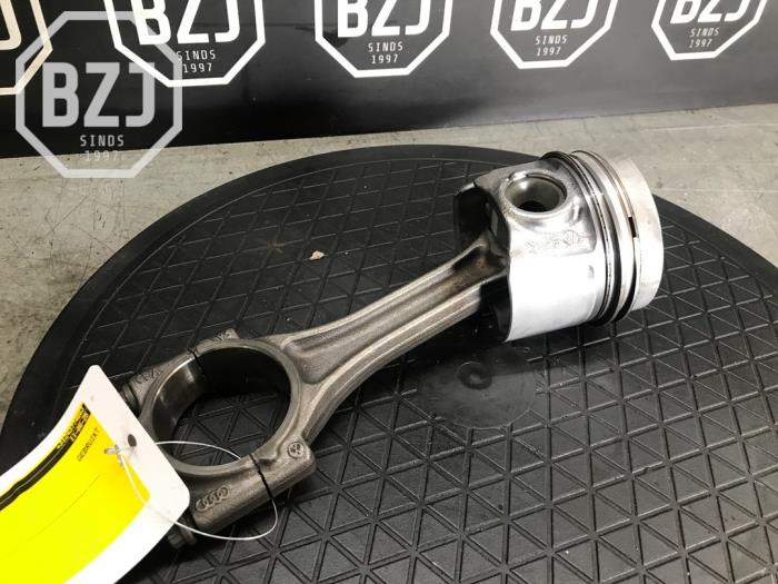Używane Tlok Volkswagen Passat Cena na żądanie oferowane przez BZJ b.v.