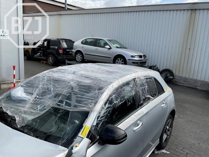 Używane Dach Mercedes A (177.0) 1.3 A-250 e Turbo 16V Cena € 550,00 Procedura marży oferowane przez BZJ b.v.