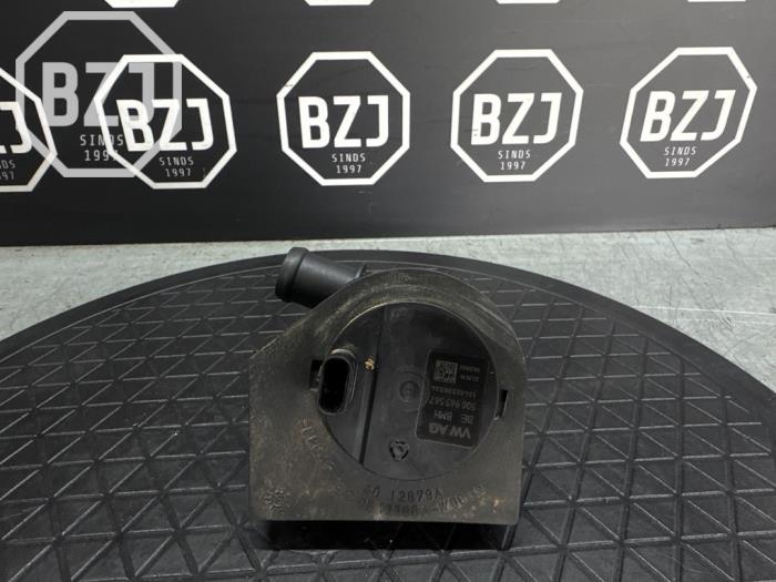 Begagnade Extra vattenpump Seat Ateca (5FPX) 1.4 TSI 16V Pris € 25,00 Marginaltabell erbjuds av BZJ b.v.