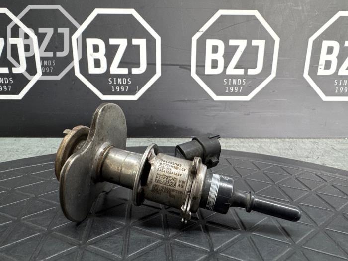 Usados Inyector Adblue Volkswagen Transporter T6 2.0 TDI 150 Precio € 90,75 IVA incluido ofrecido por BZJ b.v.