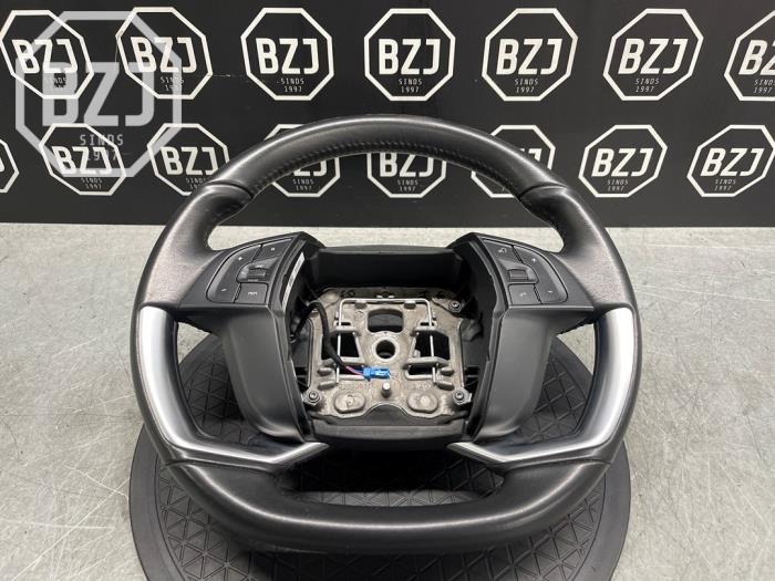 Używane Kierownica Citroen Grand C4 Spacetourer (3A) 1.2 12V PureTech 130 Cena € 135,00 Procedura marży oferowane przez BZJ b.v.
