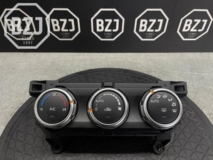 Używane Panel climatronic Mazda CX-3 (DJ/DK) 2.0 SkyActiv-G 121 Cena € 75,00 Procedura marży oferowane przez BZJ b.v.