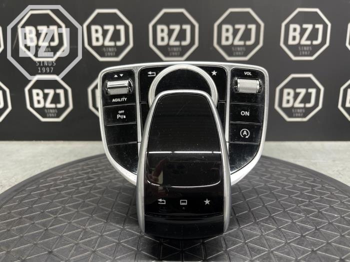 Używane Przycisk I-Drive Mercedes C (W205) C-180 1.6 16V Cena € 125,00 Procedura marży oferowane przez BZJ b.v.