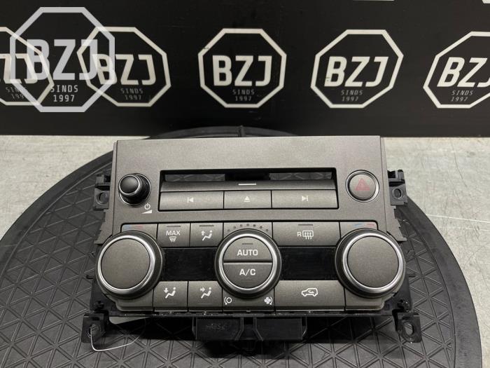 Używane Panel climatronic Landrover Range Rover Evoque (LVJ/LVS) 2.2 eD4 16V Cena na żądanie oferowane przez BZJ b.v.