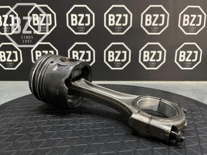 Usagé Piston Landrover Freelander II 2.2 eD4 16V Prix sur demande proposé par BZJ b.v.
