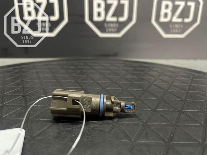 Luftmassenmesser van een Ford Focus 4 Wagon 1.0 Ti-VCT EcoBoost 12V 125 2020