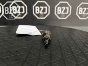 Luftmassenmesser van een Ford Focus 4 Wagon 1.0 Ti-VCT EcoBoost 12V 125 2020