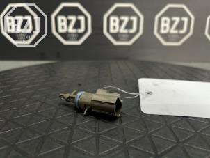 Luftmassenmesser van een Ford Focus 4 Wagon 1.0 Ti-VCT EcoBoost 12V 125 2020