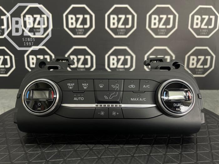 Używane Panel climatronic Ford Focus 4 Wagon 1.0 Ti-VCT EcoBoost 12V 125 Cena na żądanie oferowane przez BZJ b.v.
