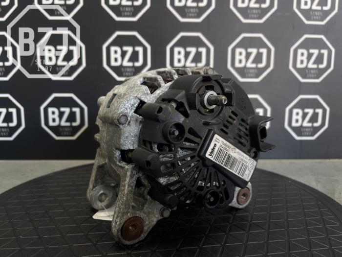 Begagnade Dynamo Renault Twingo II (CN) 1.2 16V Pris på förfrågan erbjuds av BZJ b.v.