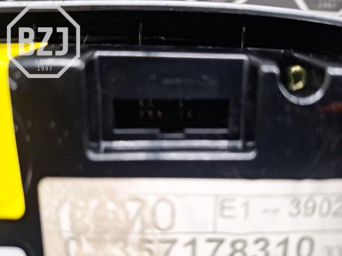 Klimatpanel från en Fiat 500X (334) 1.0 FireFly Turbo 114 12V 2020