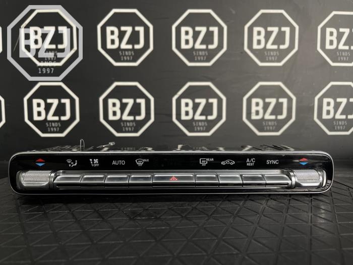Używane Panel climatronic Mercedes A (177.0) 2.0 A-250 Turbo 16V 4Matic Cena na żądanie oferowane przez BZJ b.v.
