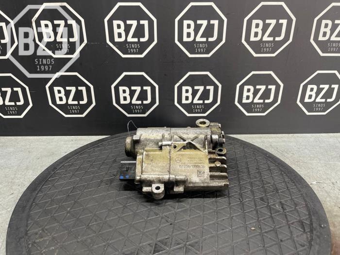 Gebrauchte Ölpumpe Mercedes Sprinter Preis auf Anfrage angeboten von BZJ b.v.
