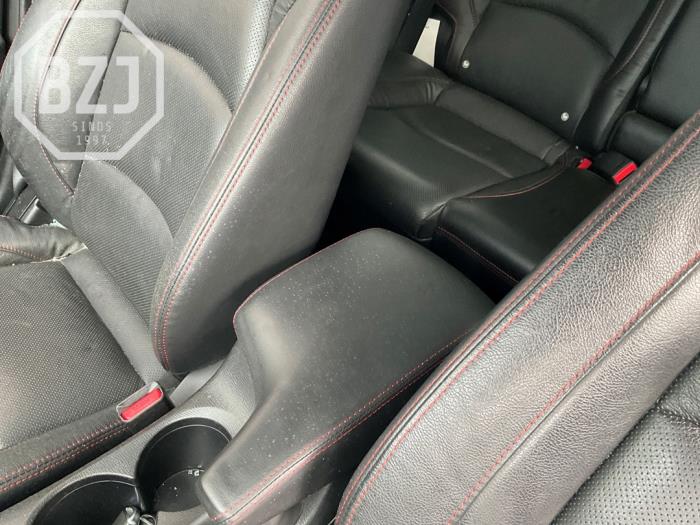 Używane Podlokietnik Mazda 3 (BM/BN) 2.0 SkyActiv-G 120 16V Cena na żądanie oferowane przez BZJ b.v.