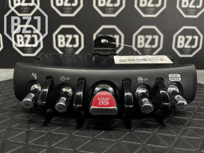 Begagnade Instrumentpanel Mini Mini (F56) 2.0 16V Cooper S Pris på förfrågan erbjuds av BZJ b.v.