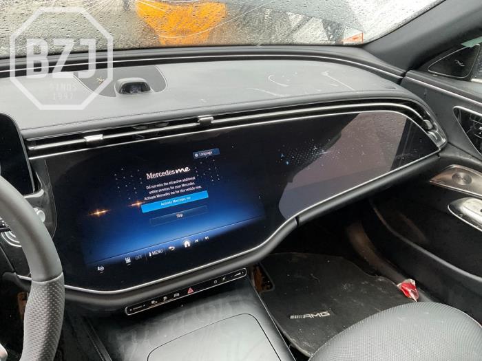 Affichage navigation Mercedes E Estate (S214), 2023 E-300 e 2.0 Turbo 16V, Combi, Electrique Essence, 1.999cc, 230kW (313pk), RWD, M254920, 2023-07, 214.254 (Occasion)