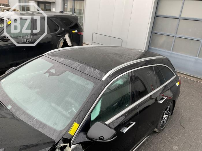 Używane Dach Mercedes E Estate (S214) E-300 e 2.0 Turbo 16V Cena na żądanie oferowane przez BZJ b.v.