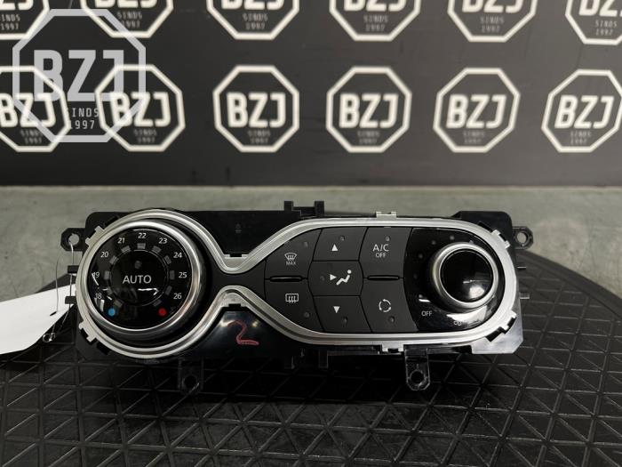 Używane Panel climatronic Renault Captur I (2R) 1.3 TCE 150 16V Cena na żądanie oferowane przez BZJ b.v.
