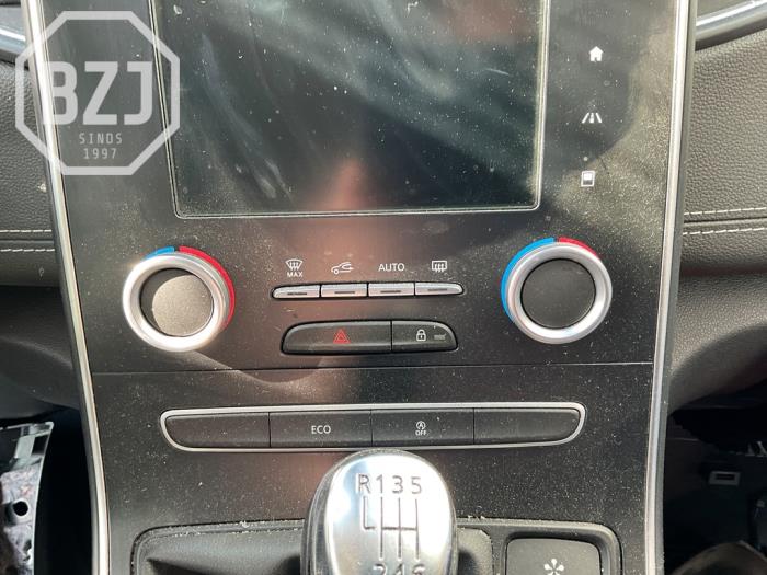 Używane Panel climatronic Renault Grand Scénic IV (RFAR) 1.2 TCE 130 16V Cena na żądanie oferowane przez BZJ b.v.