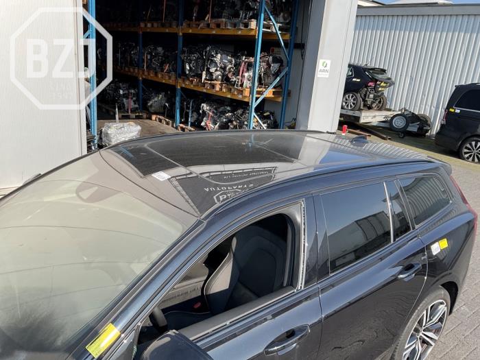 Używane Dach Volvo V60 II (ZW) 2.0 B4 16V Mild Hybrid Cena na żądanie oferowane przez BZJ b.v.