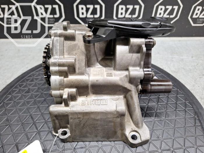 Używane Pompa oleju Mini Mini (F55) 1.2 12V One Cena na żądanie oferowane przez BZJ b.v.