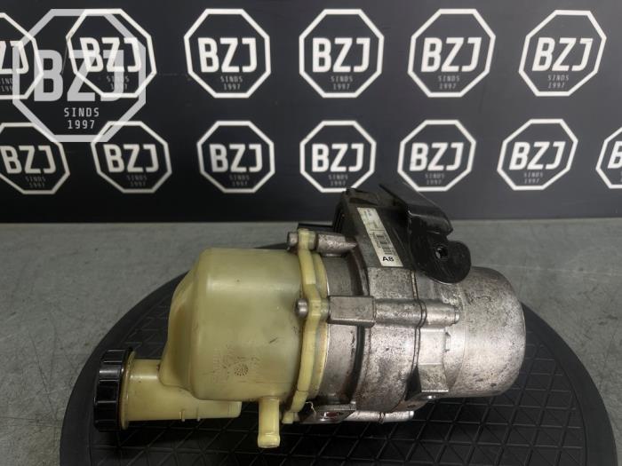 Usagé Pompe de direction Dacia Logan II 1.2 16V Prix sur demande proposé par BZJ b.v.