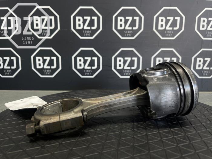 Usagé Piston Ford Kuga II (DM2) 2.0 TDCi 16V 120 Prix sur demande proposé par BZJ b.v.