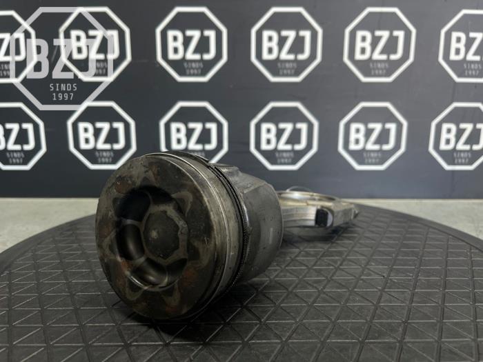 Usagé Piston Ford Kuga II (DM2) 2.0 TDCi 16V 120 Prix sur demande proposé par BZJ b.v.