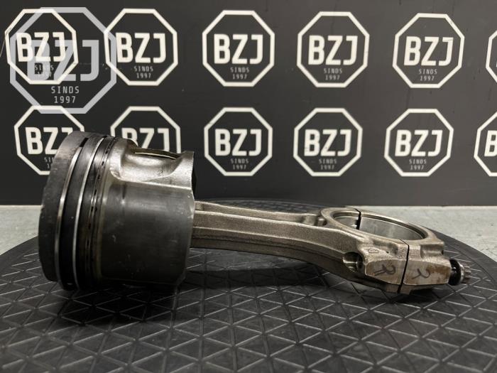 Gebrauchte Kolben Toyota Hilux IV 3.0 D4-D 16V 4x4 Preis auf Anfrage angeboten von BZJ b.v.