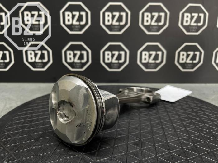 Używane Tlok Mazda CX-3 Cena na żądanie oferowane przez BZJ b.v.