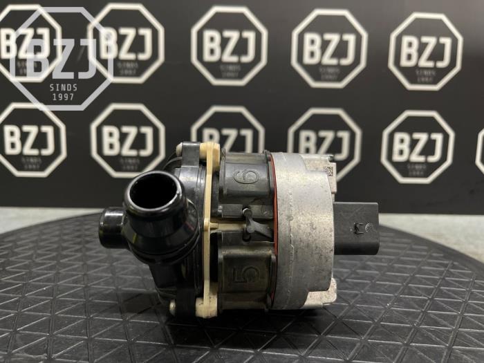 Begagnade Vattenpump Mercedes EQV 250 Pris € 121,00 Inklusive moms erbjuds av BZJ b.v.