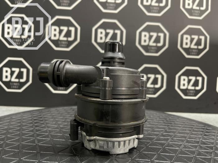 Begagnade Vattenpump Mercedes EQV 250 Pris € 121,00 Inklusive moms erbjuds av BZJ b.v.