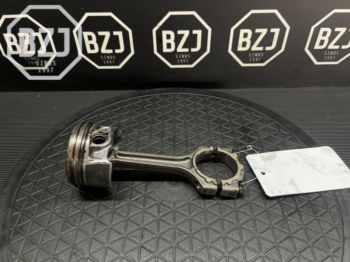 Gebrauchte Kolben Kia Rio IV (YB) 1.0i T-GDi 120 12V Preis auf Anfrage angeboten von BZJ b.v.