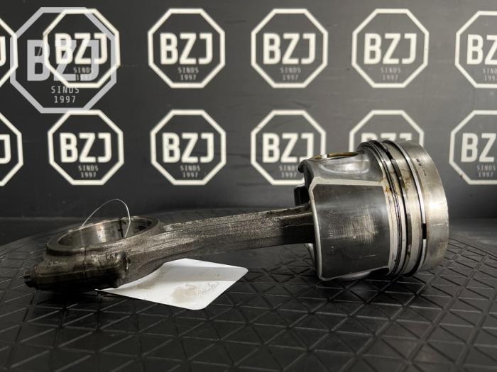 Usagé Piston Skoda Octavia Prix sur demande proposé par BZJ b.v.