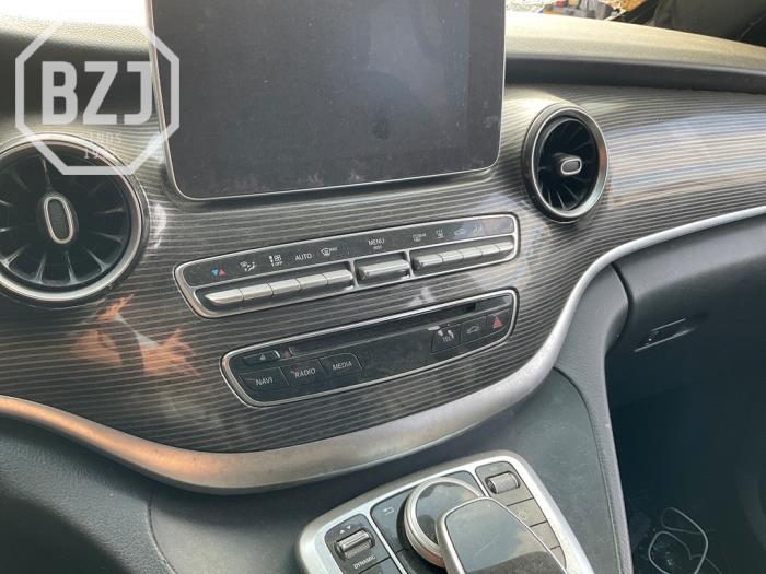 Używane Panel climatronic Mercedes V (447.8) 2.0 220 CDI, 220d 16V Cena na żądanie oferowane przez BZJ b.v.