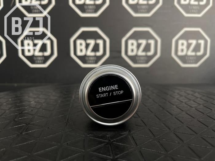 Używane Przelacznik Start/Stop Mercedes E Estate (S214) E-300 e 2.0 Turbo 16V Cena € 25,00 Procedura marży oferowane przez BZJ b.v.