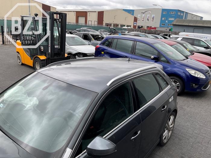 Używane Dach Audi A3 Sportback (8VA/8VF) 2.0 TDI 16V Cena na żądanie oferowane przez BZJ b.v.