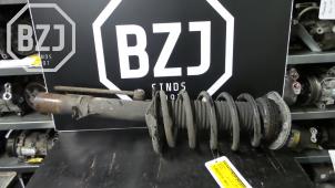 Usados Amortiguador izquierda delante Landrover Freelander II 2.2 tD4 16V Precio de solicitud ofrecido por BZJ b.v.
