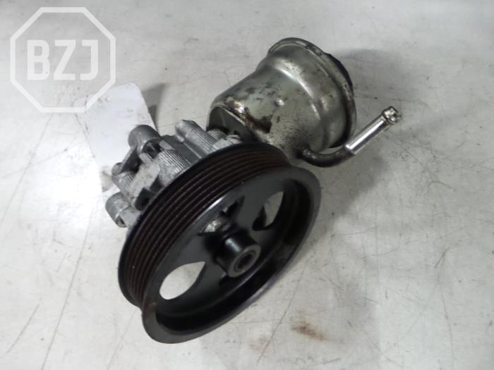 Usagé Pompe de direction Toyota Avensis (T25/B1B) 2.2 D-4D 16V D-CAT Prix € 50,00 Règlement à la marge proposé par BZJ b.v.