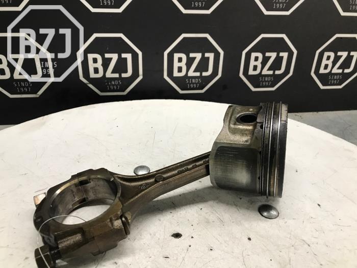 Usagé Piston Hyundai Tucson Prix sur demande proposé par BZJ b.v.
